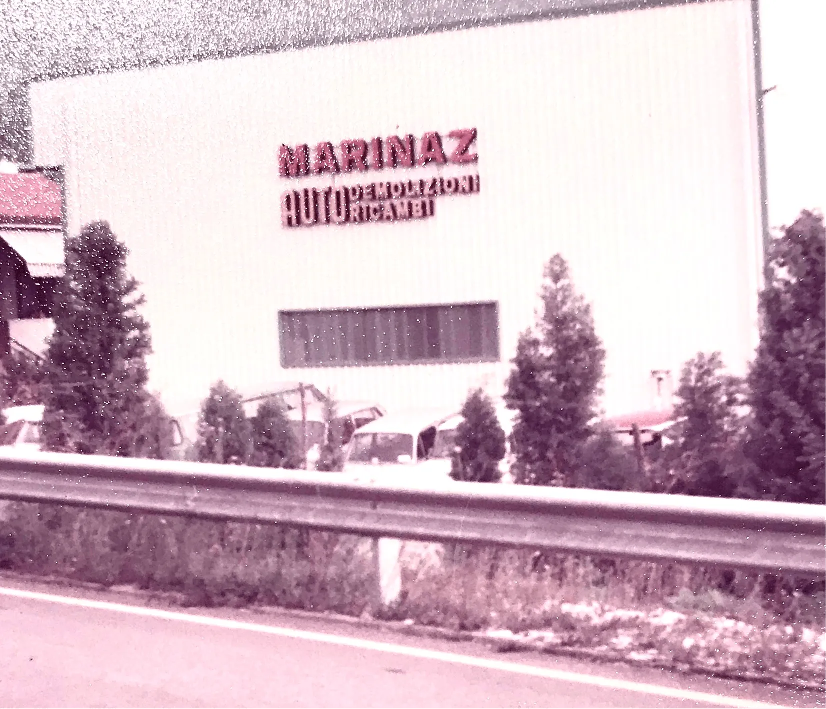 Marinaz Auto Srl da 50 anni azienda leader nella settore autoricambi ed autoaccessori.